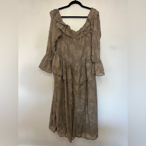 Textured Ruffle Front Midi Dress - Picture 3 of 4